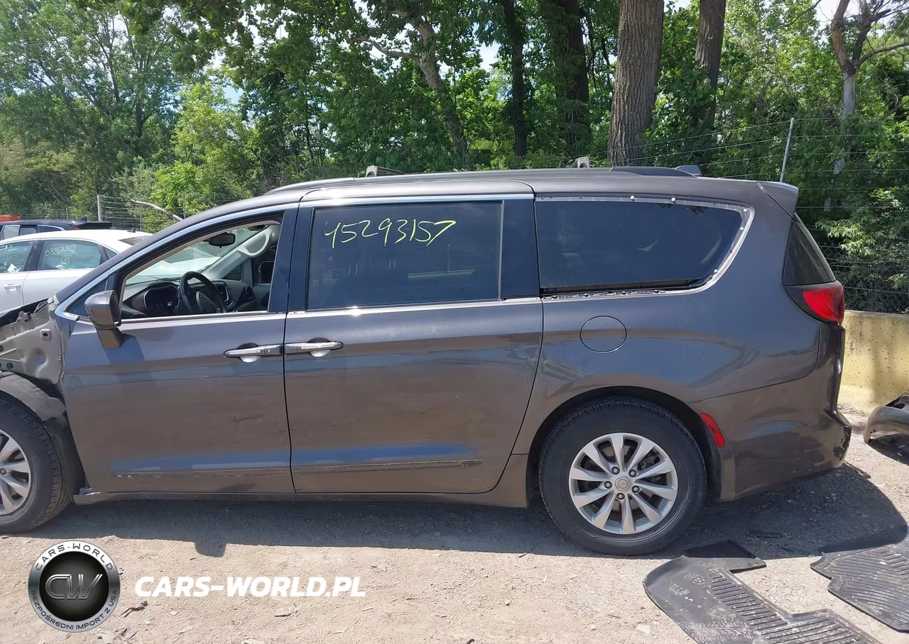 2017 Chrysler Pacifica Touring-L VIN:2C4RC1BG0HR540142 - 15