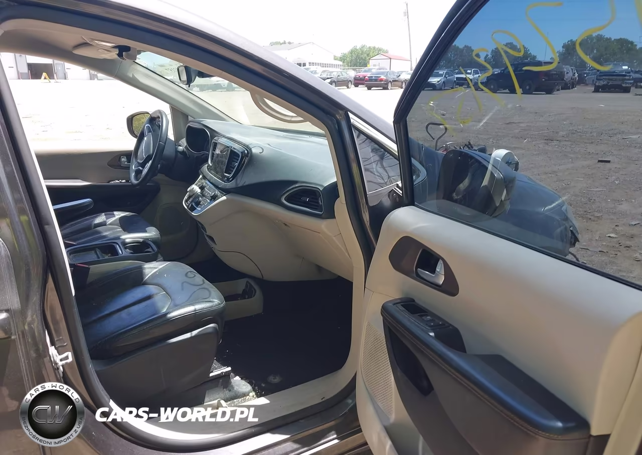2017 Chrysler Pacifica Touring-L VIN:2C4RC1BG0HR540142 - 5