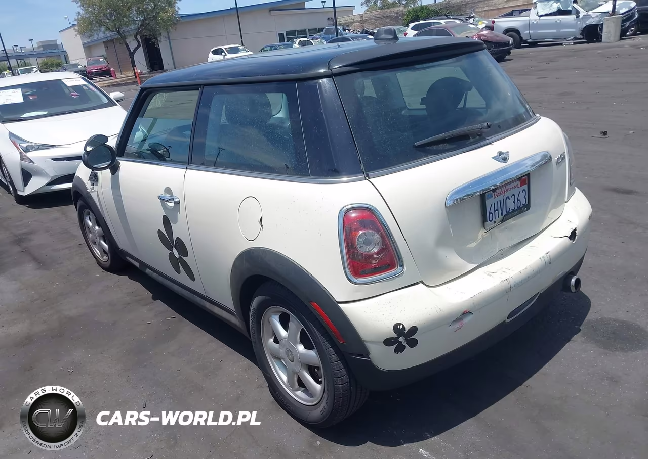 2009 Mini Cooper VIN:WMWMF33539TW77786 - 3