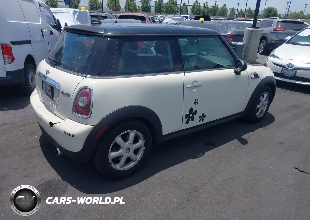 2009 Mini Cooper VIN:WMWMF33539TW77786 - 4