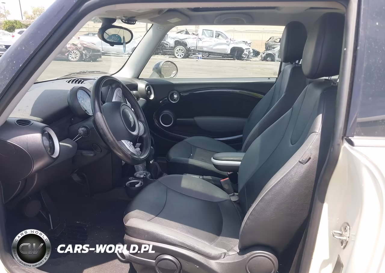 2009 Mini Cooper VIN:WMWMF33539TW77786 - 5