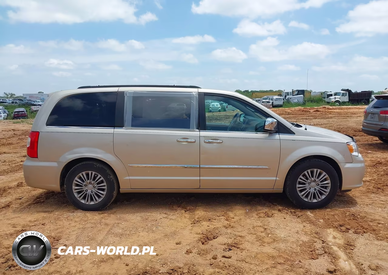 2015 Chrysler Town & Country Touring-L VIN:2C4RC1CG0FR645646 - 13