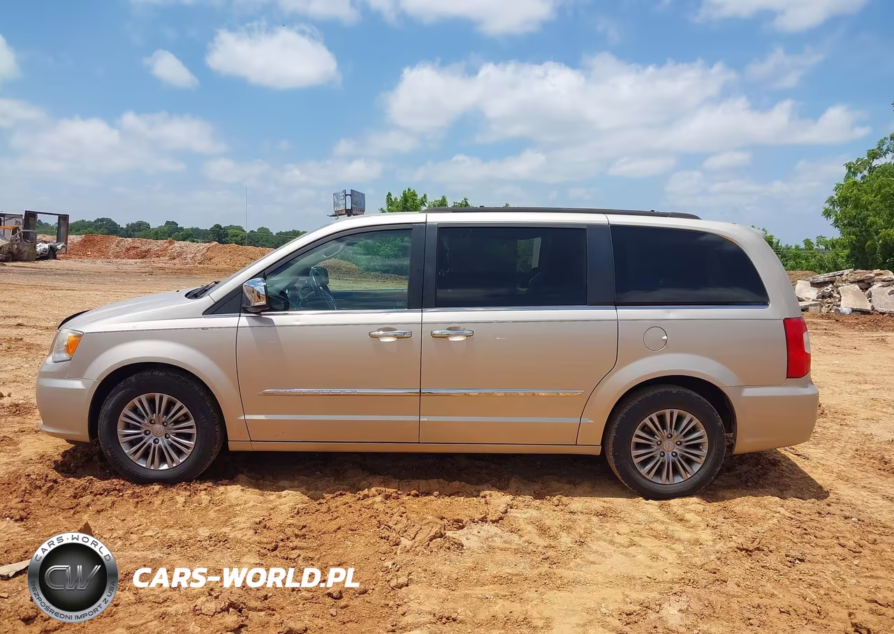 2015 Chrysler Town & Country Touring-L VIN:2C4RC1CG0FR645646 - 14