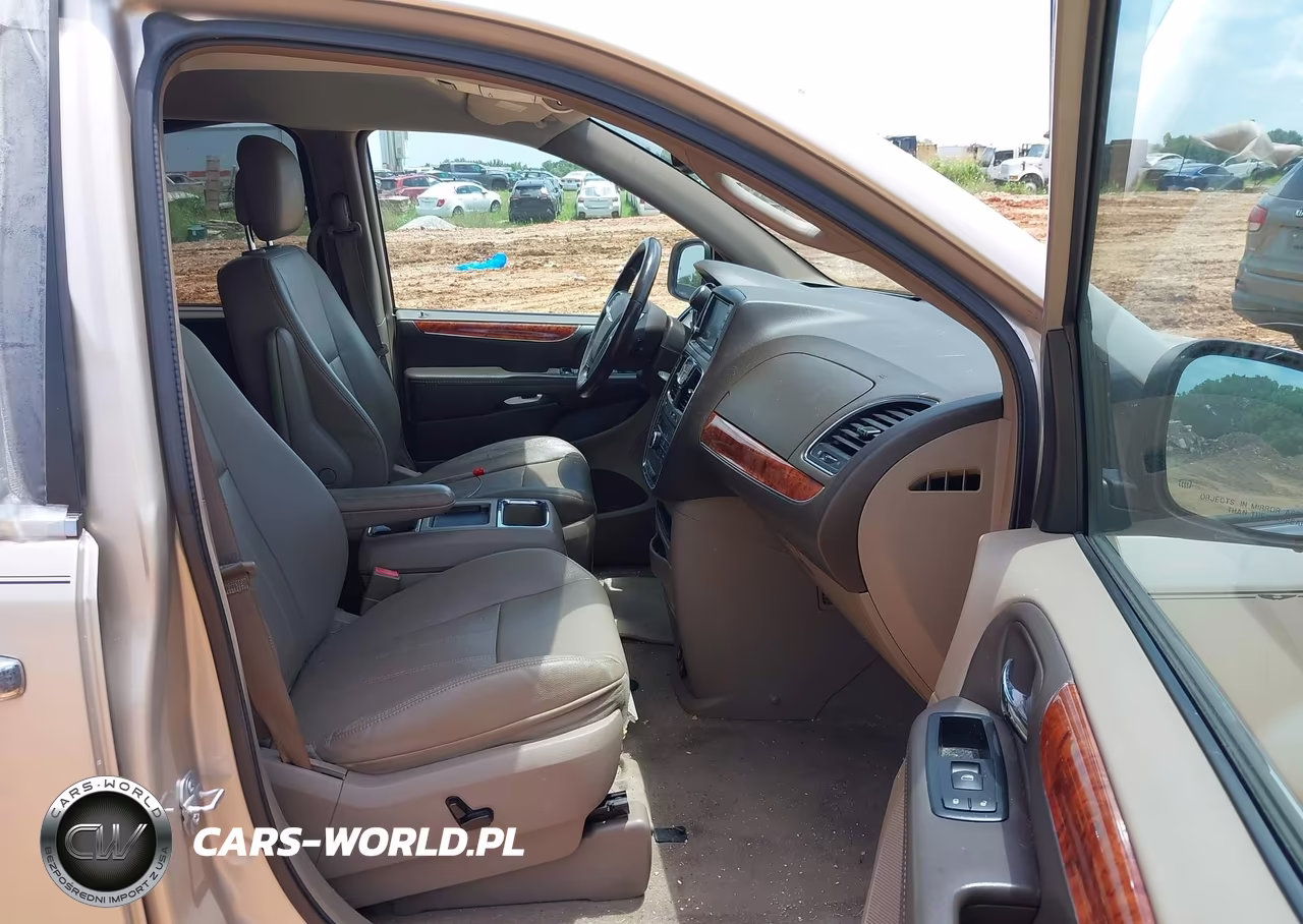 2015 Chrysler Town & Country Touring-L VIN:2C4RC1CG0FR645646 - 5