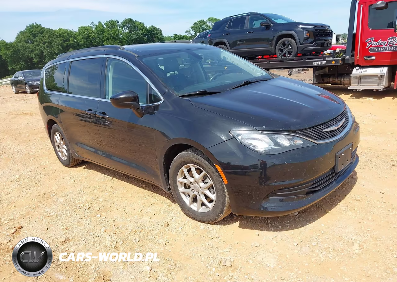 2020 Chrysler Voyager Lxi – zdjęcie 1 z 17