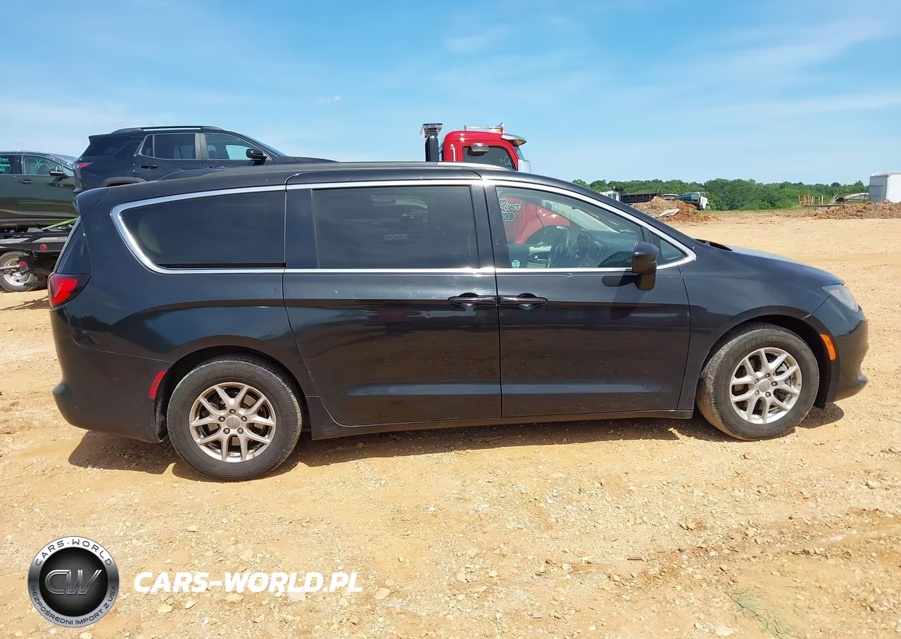 2020 Chrysler Voyager Lxi VIN:2C4RC1DG9LR268292 - 13