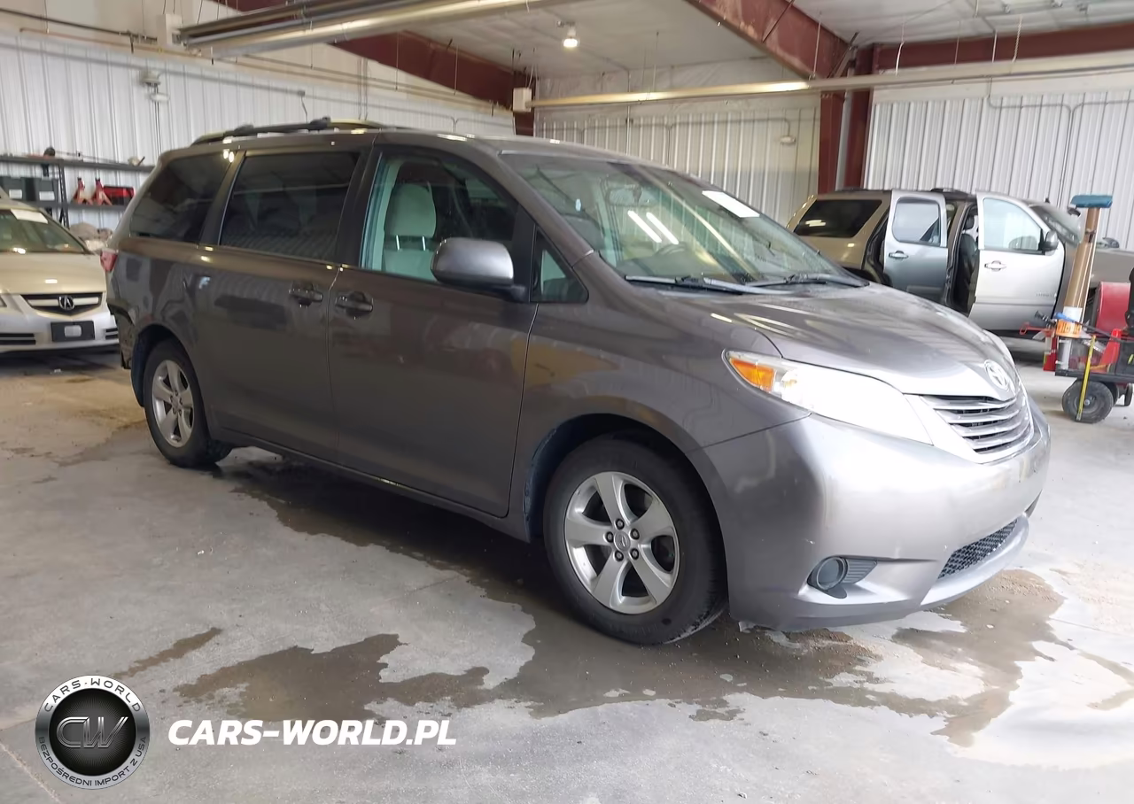 2017 Toyota Sienna Le 8 Passenger