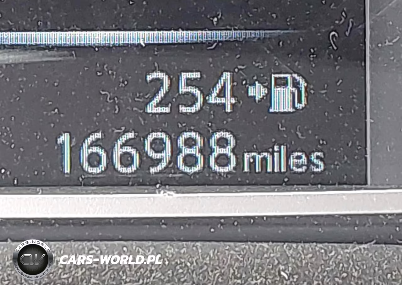 2018 Nissan Sentra S VIN:3N1AB7AP0JY255003 - 16