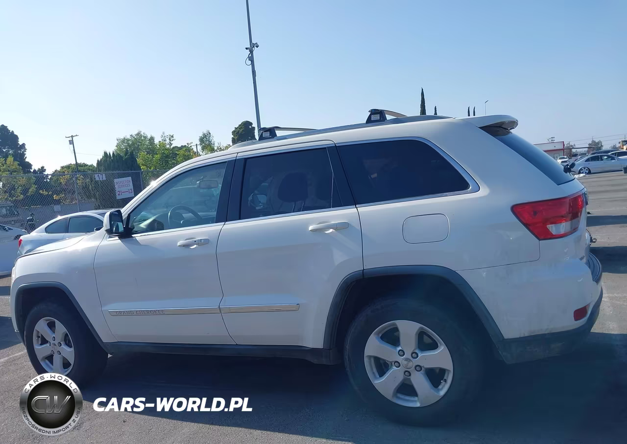 2011 Jeep Grand Cherokee Laredo VIN:1J4RS4GGXBC684689 - 14