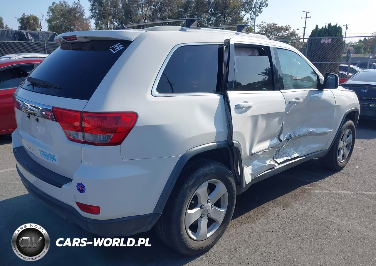 2011 Jeep Grand Cherokee Laredo VIN:1J4RS4GGXBC684689 - 4