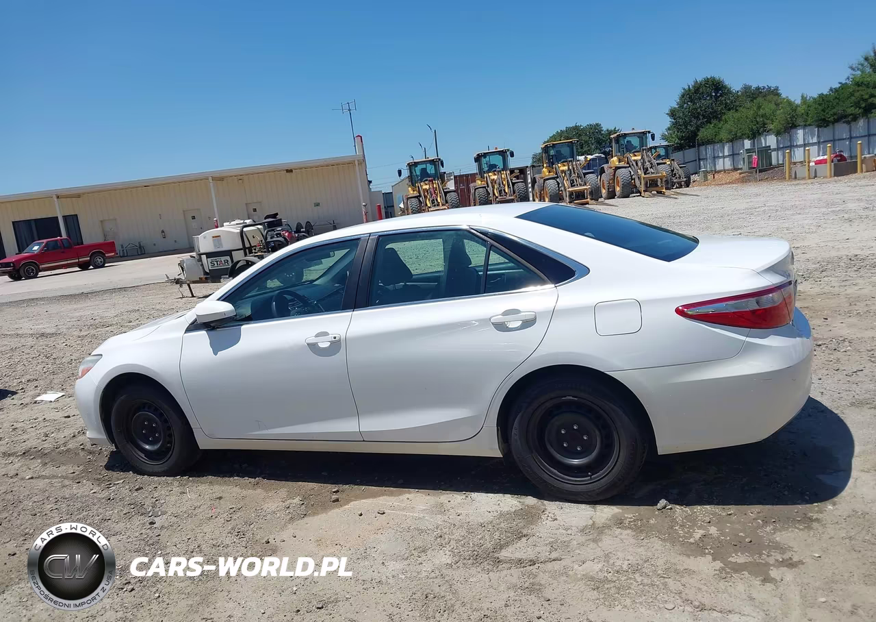 2017 Toyota Camry Le VIN:4T1BF1FK2HU404844 - 14