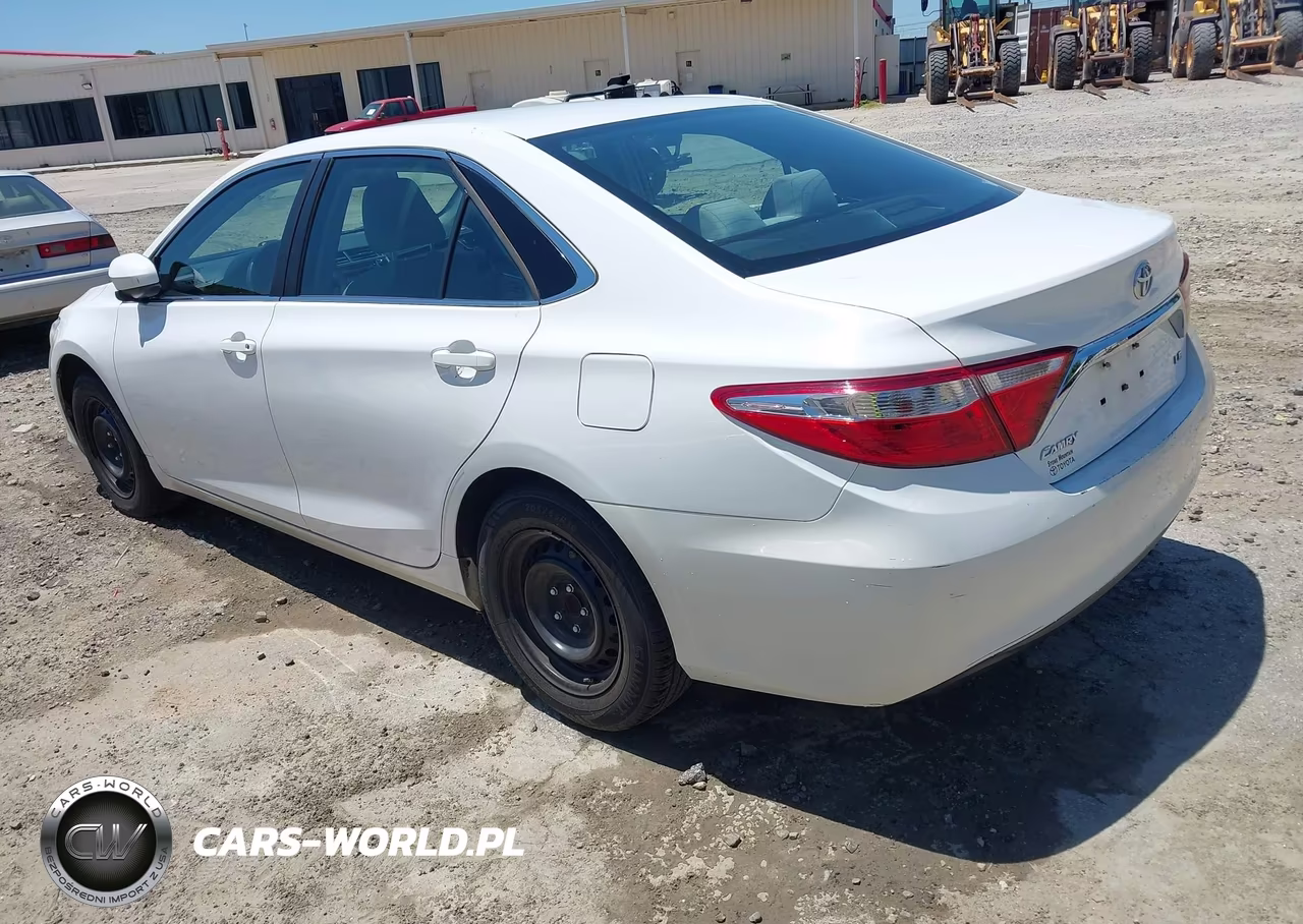 2017 Toyota Camry Le VIN:4T1BF1FK2HU404844 - 3