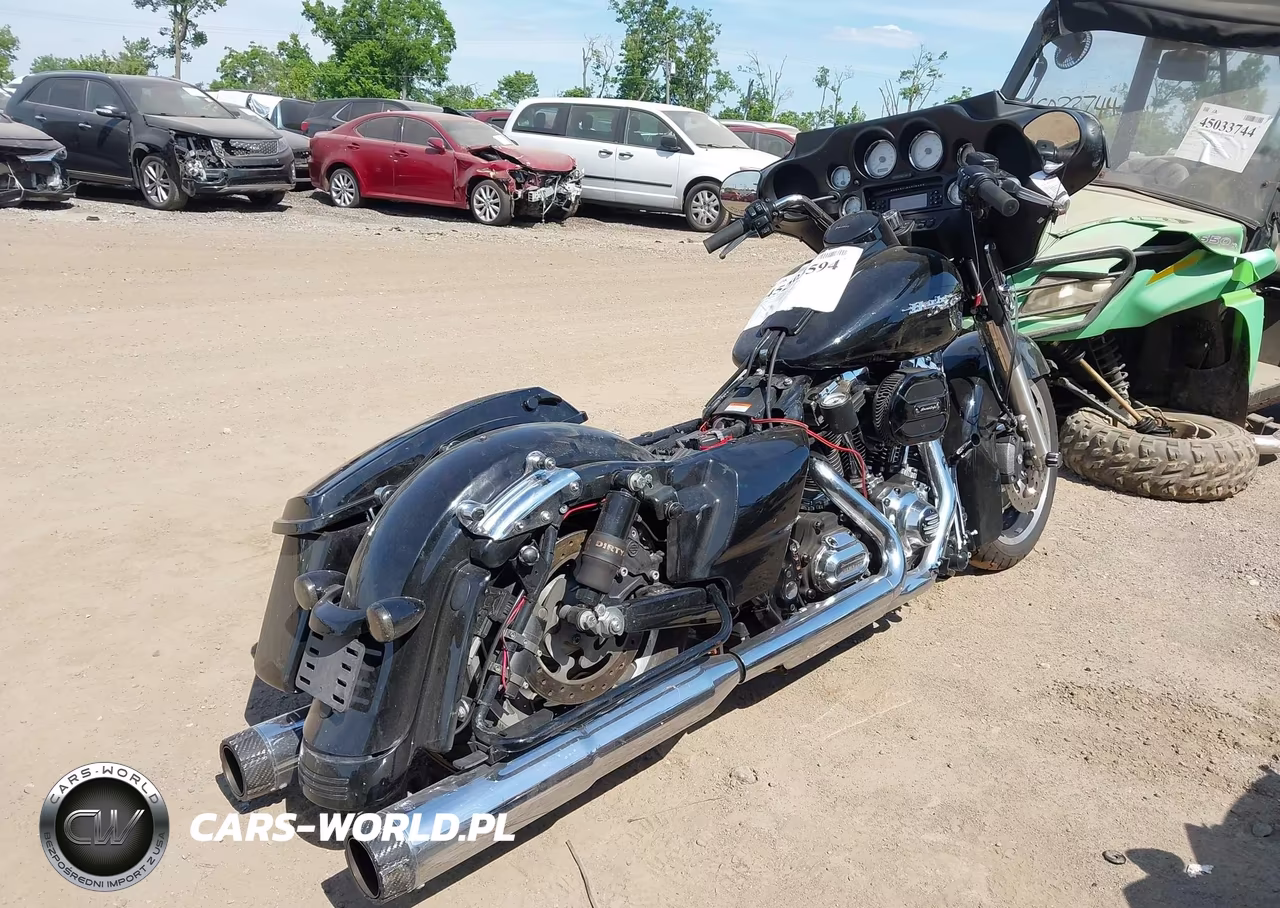 2010 Harley-Davidson Flhx VIN:1HD1KB415AB643705 - 4