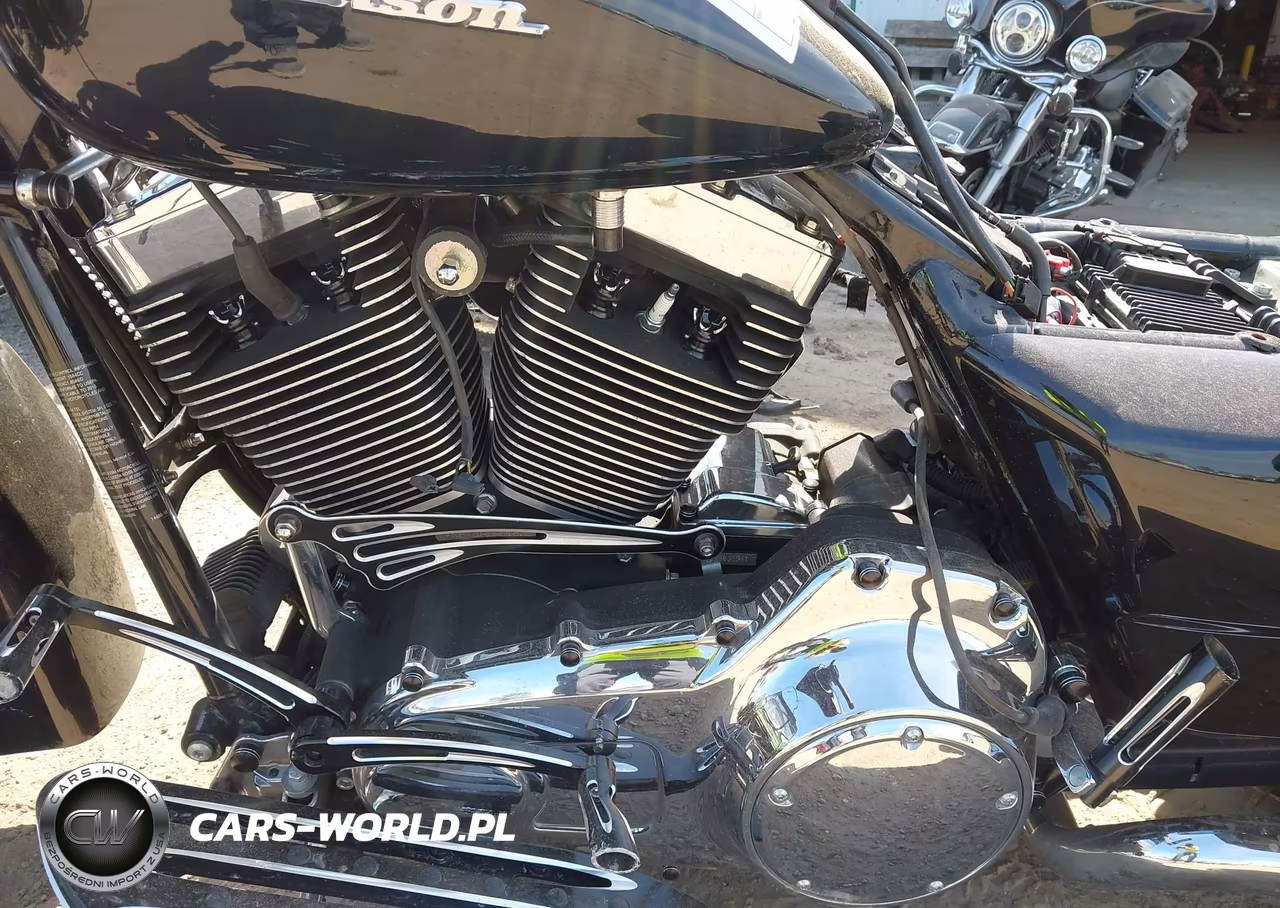 2010 Harley-Davidson Flhx VIN:1HD1KB415AB643705 - 9