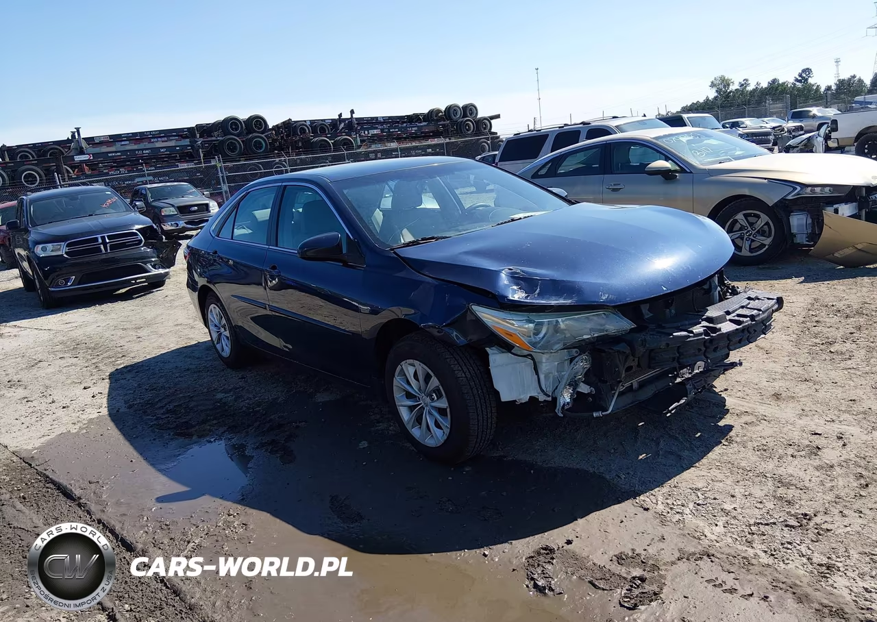 2015 Toyota Camry Le – zdjęcie 1 z 17