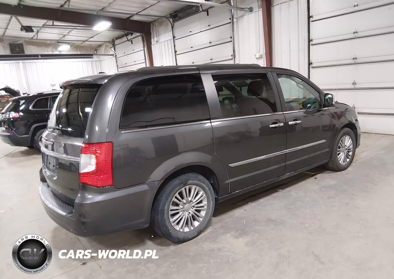 2016 Chrysler Town & Country Touring-L Anniversary Edition VIN:2C4RC1CGXGR127822 - 4