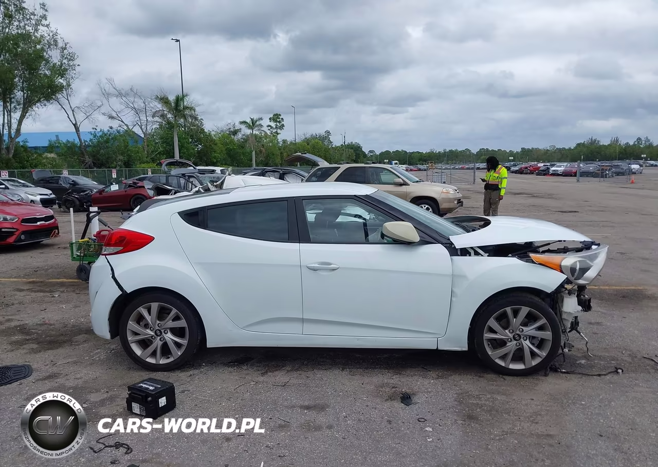 2016 Hyundai Veloster VIN:KMHTC6AD2GU256406 - 14