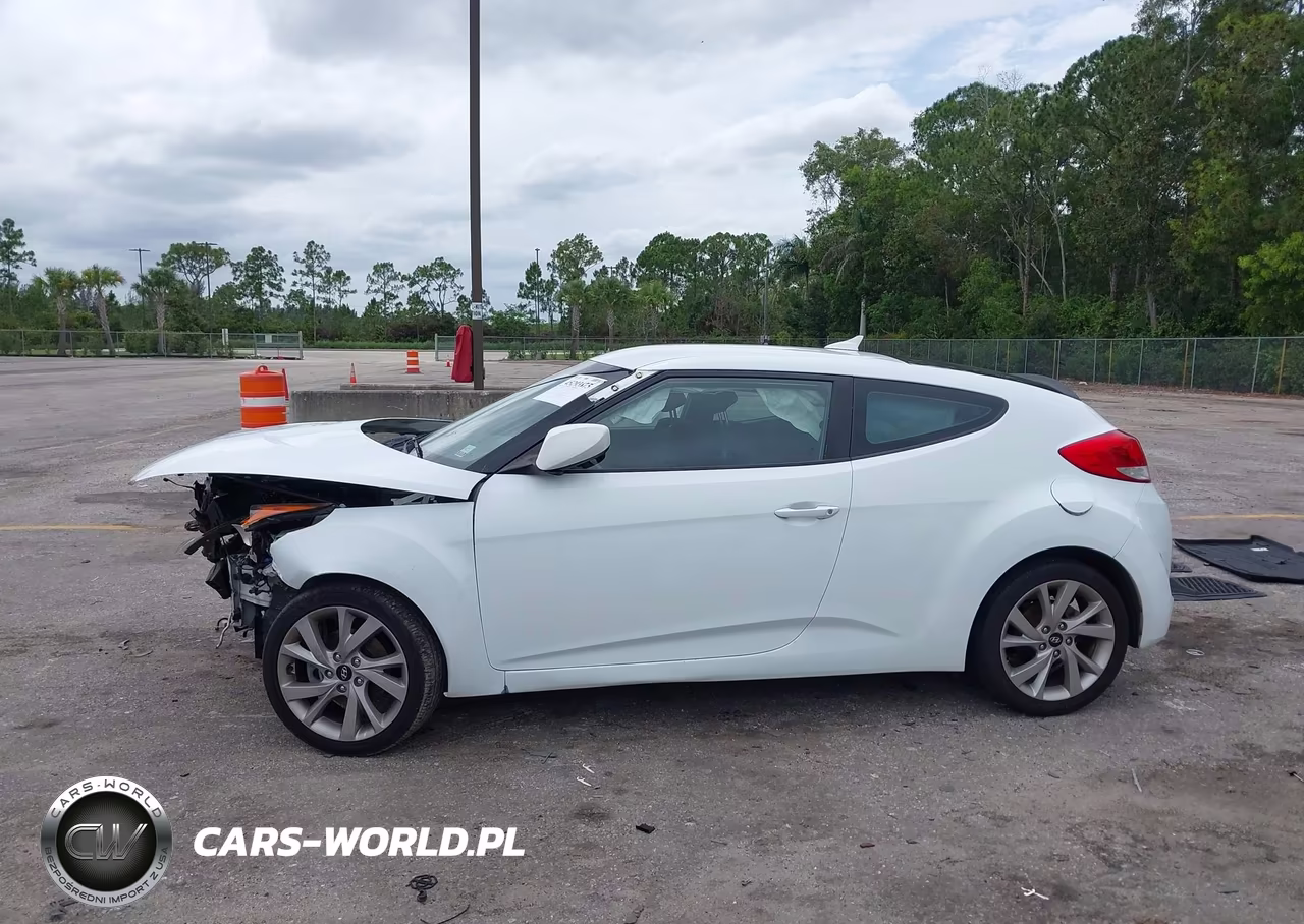 2016 Hyundai Veloster VIN:KMHTC6AD2GU256406 - 15