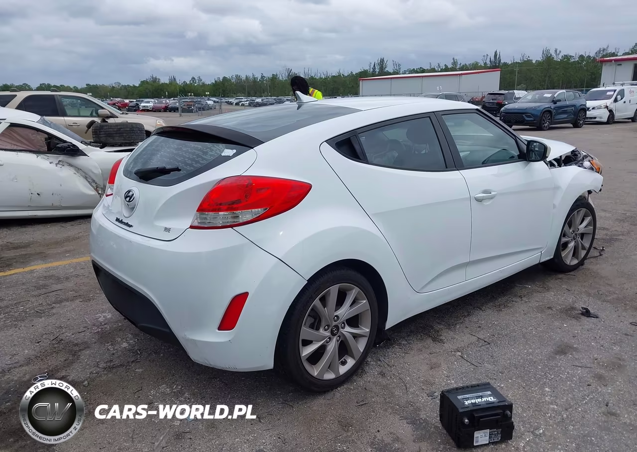 2016 Hyundai Veloster VIN:KMHTC6AD2GU256406 - 4