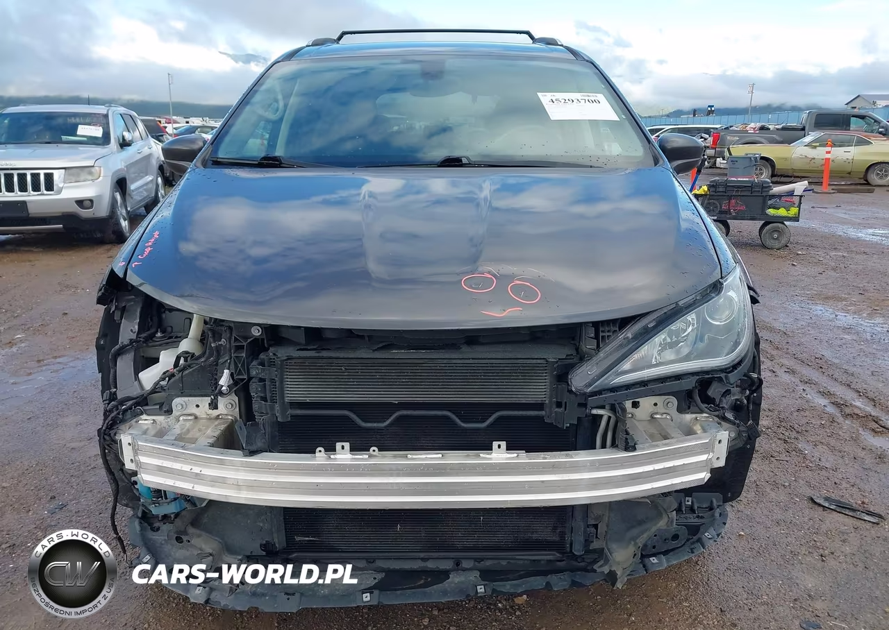 2018 Chrysler Pacifica Touring L VIN:2C4RC1BG4JR306673 - 13