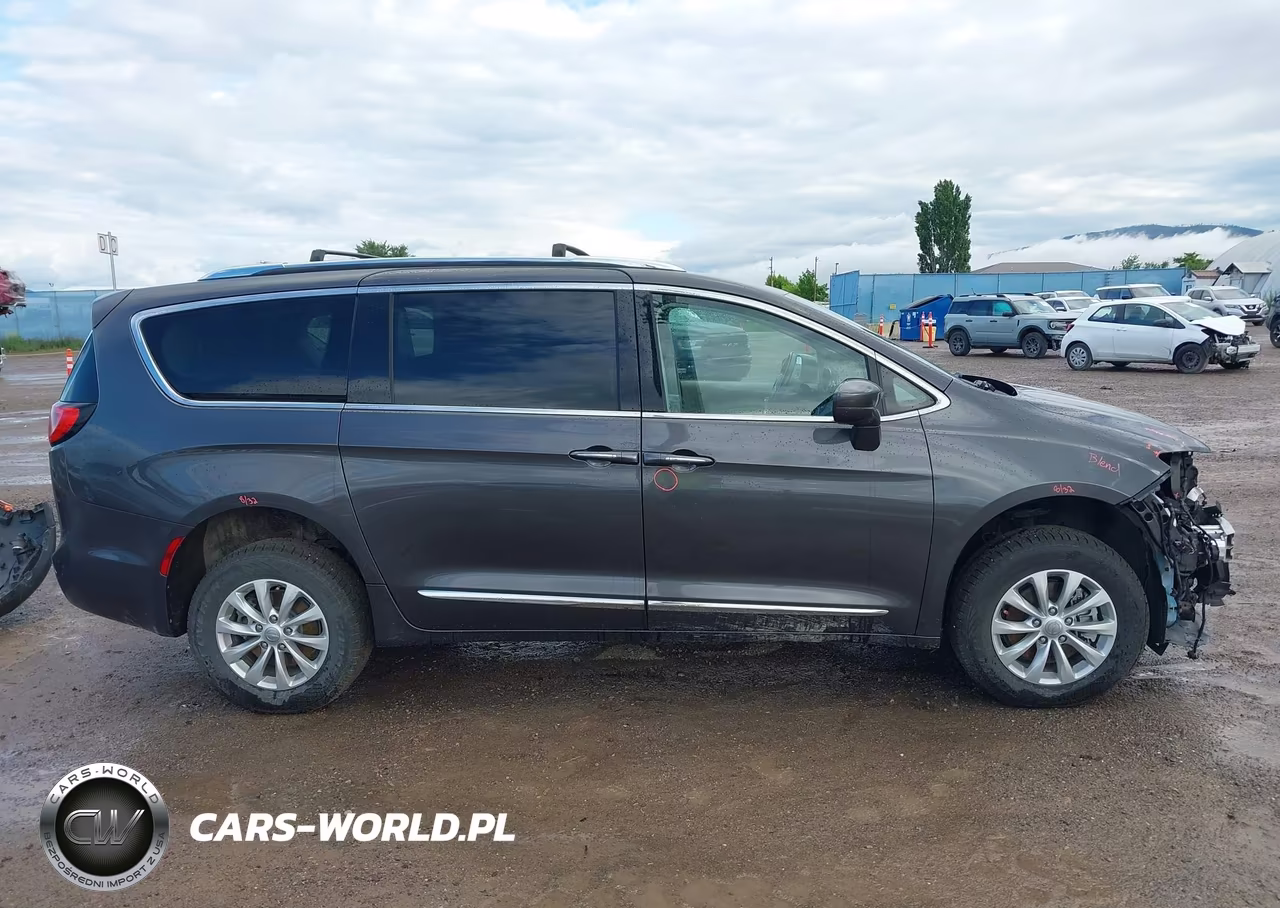 2018 Chrysler Pacifica Touring L VIN:2C4RC1BG4JR306673 - 14