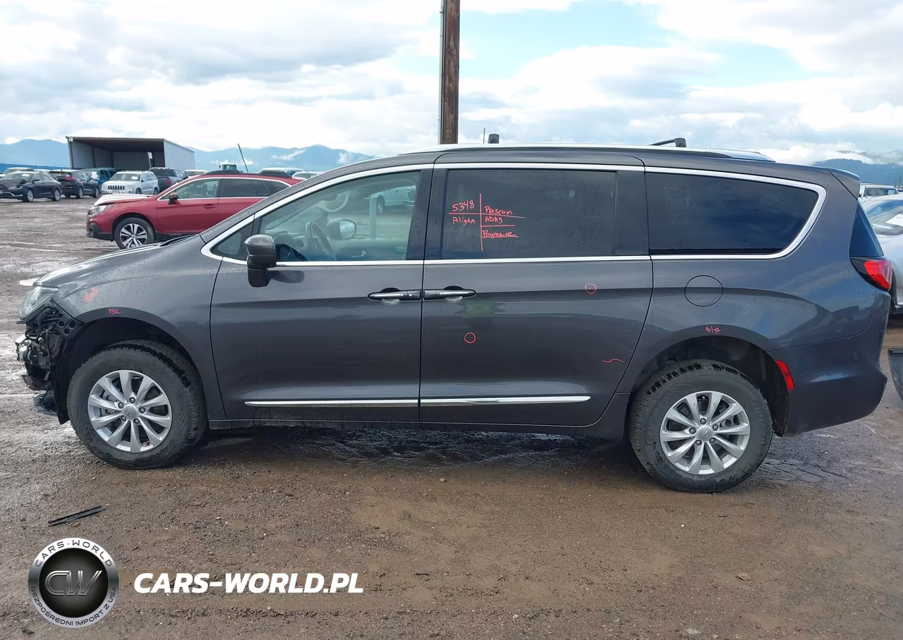 2018 Chrysler Pacifica Touring L VIN:2C4RC1BG4JR306673 - 15