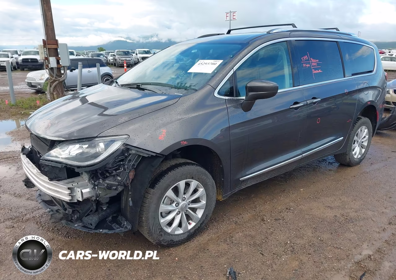 2018 Chrysler Pacifica Touring L VIN:2C4RC1BG4JR306673 - 2