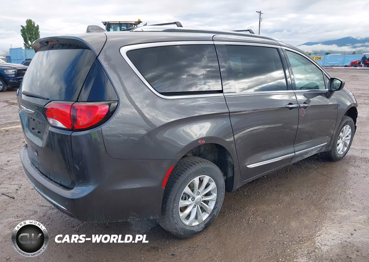 2018 Chrysler Pacifica Touring L VIN:2C4RC1BG4JR306673 - 4