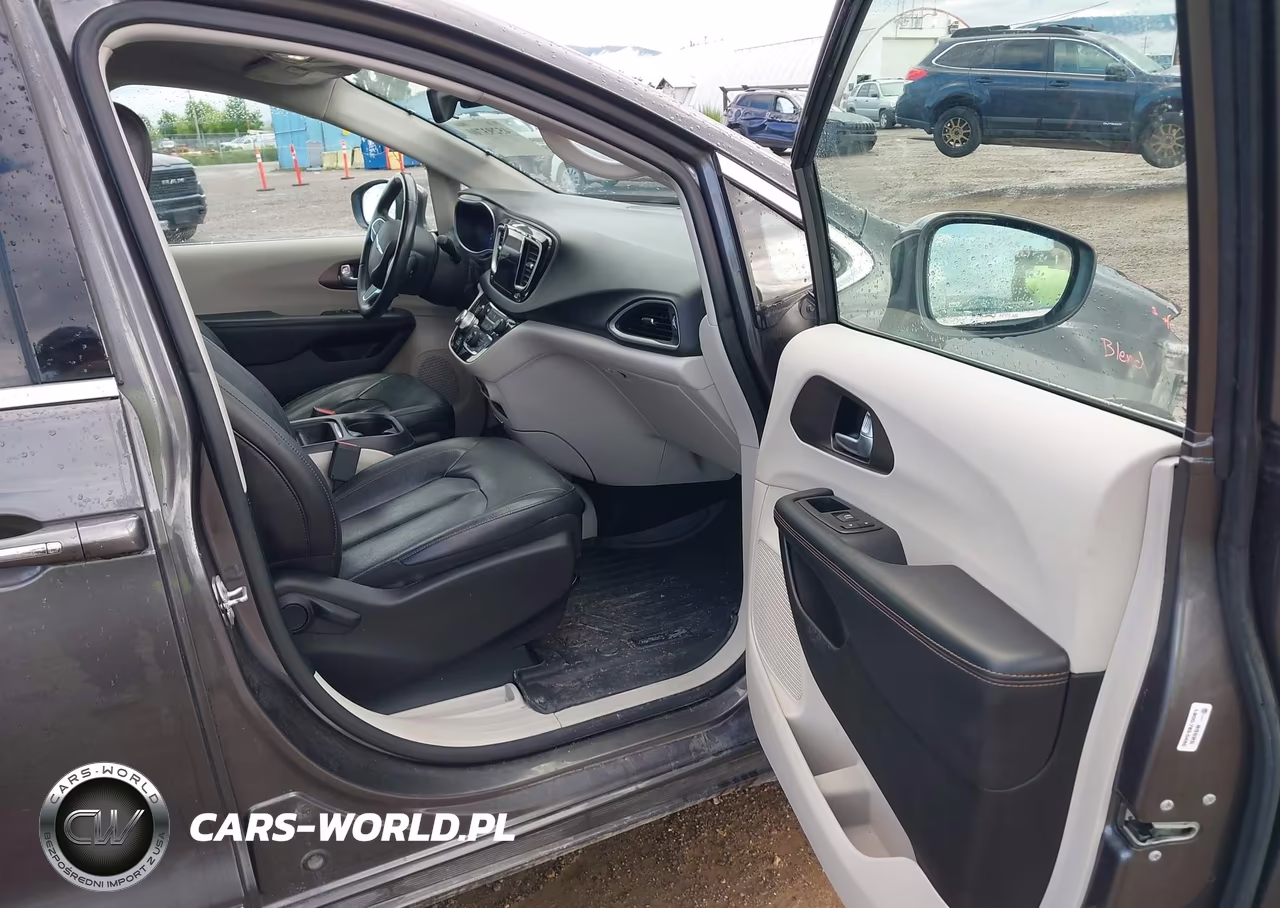 2018 Chrysler Pacifica Touring L VIN:2C4RC1BG4JR306673 - 5
