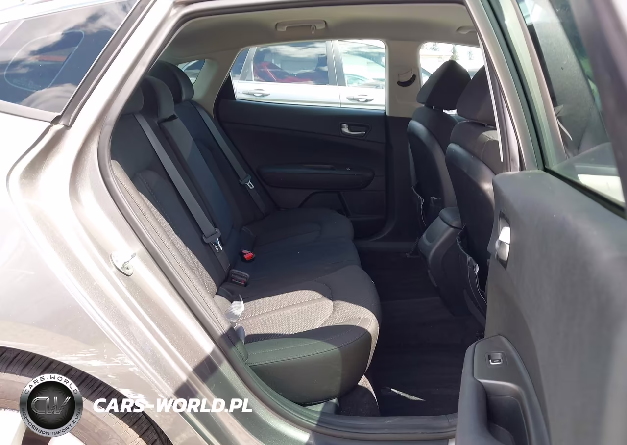 2018 Kia Optima Lx VIN:5XXGT4L32JG261567 - 18