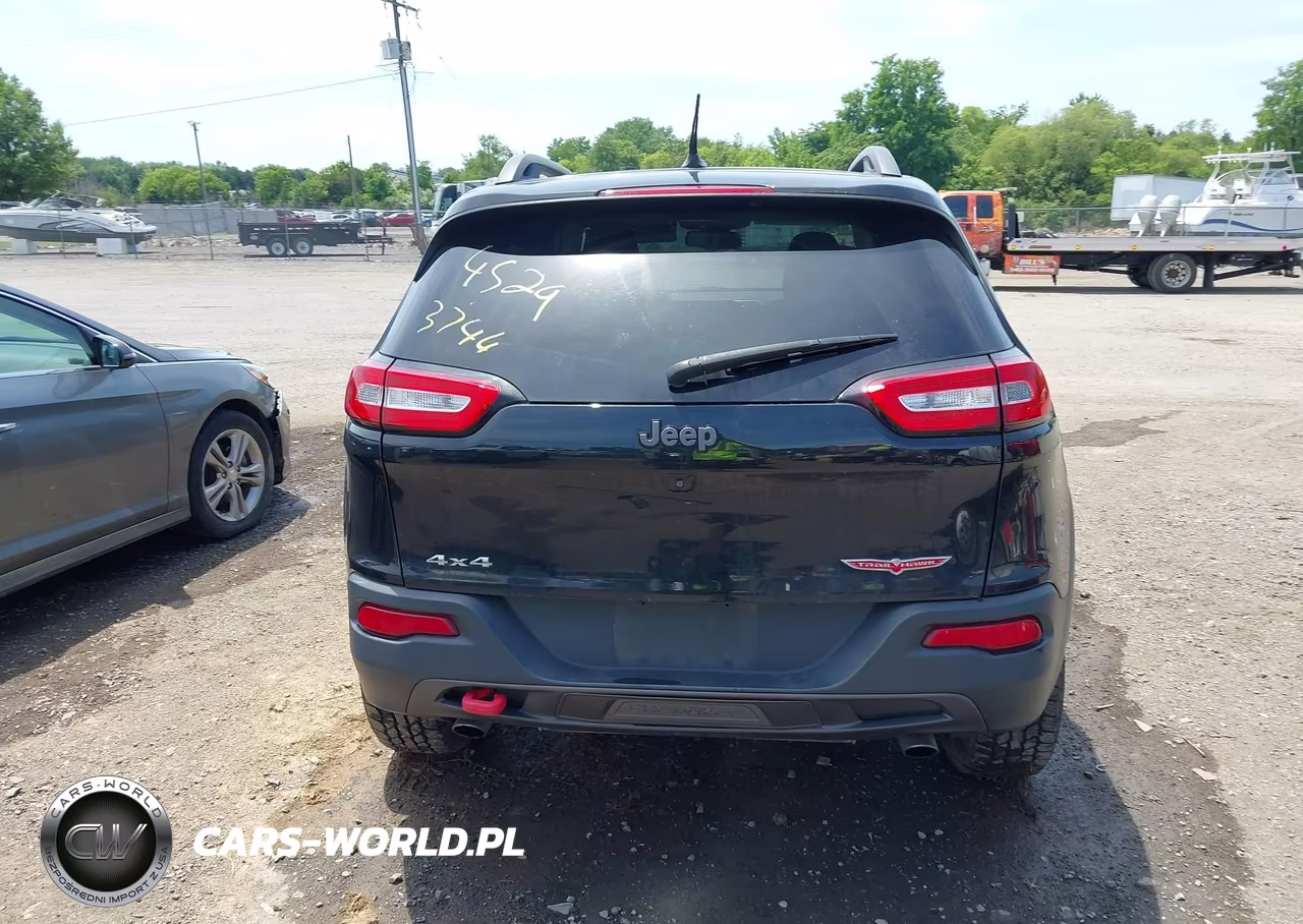 2015 Jeep Cherokee Trailhawk VIN:1C4PJMBS7FW687453 - 16
