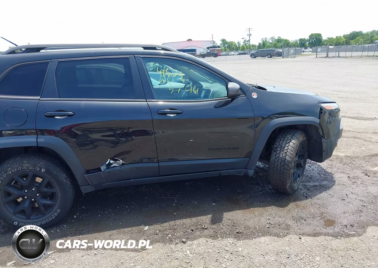 2015 Jeep Cherokee Trailhawk VIN:1C4PJMBS7FW687453 - 6