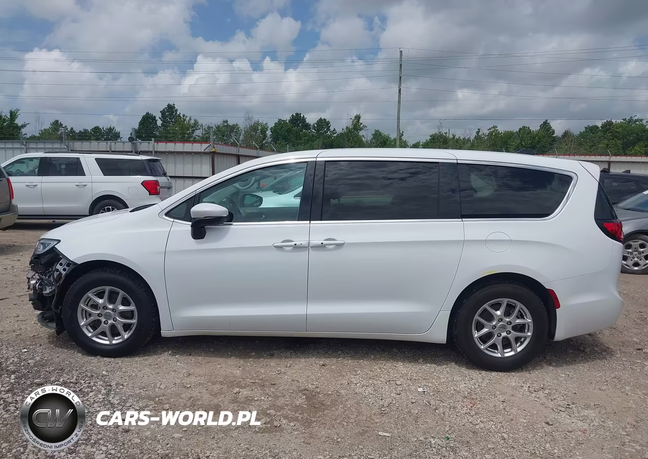 2023 Chrysler Pacifica Touring L VIN:2C4RC1BG1PR607619 - 15