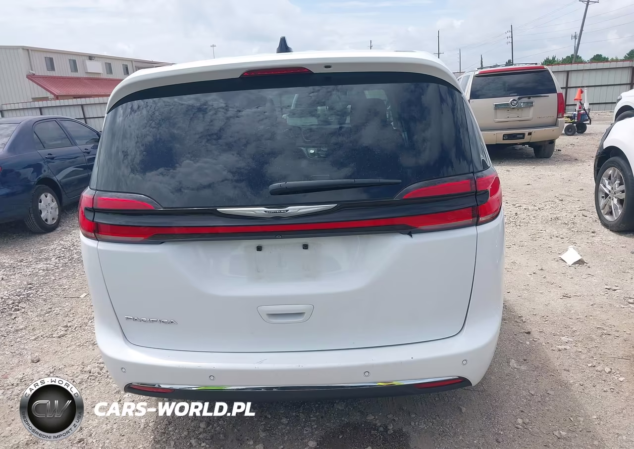 2023 Chrysler Pacifica Touring L VIN:2C4RC1BG1PR607619 - 17