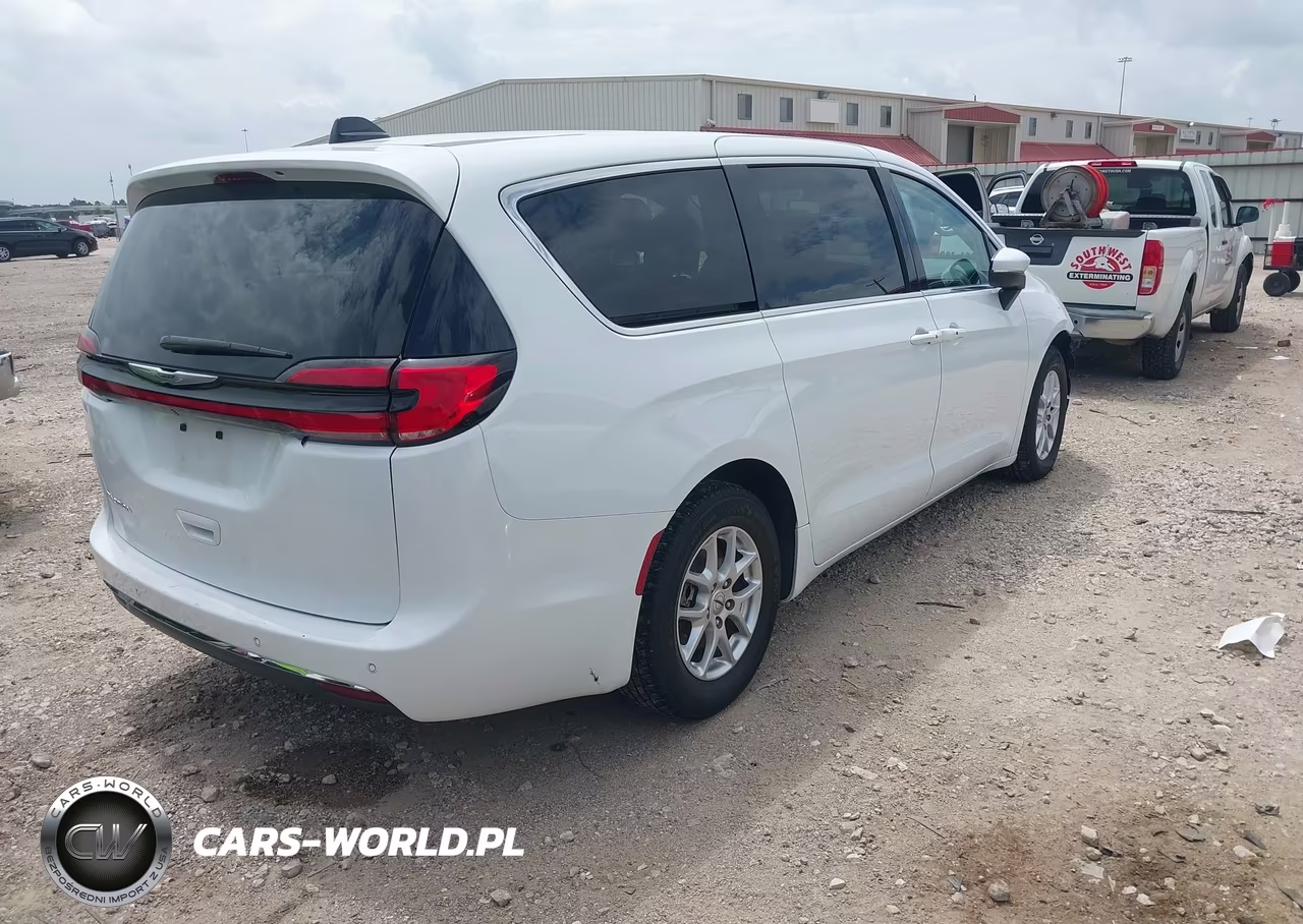 2023 Chrysler Pacifica Touring L VIN:2C4RC1BG1PR607619 - 4