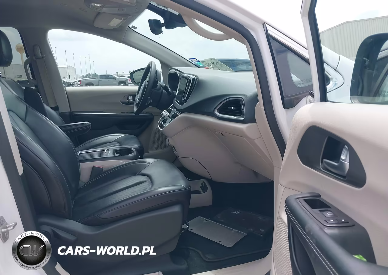 2023 Chrysler Pacifica Touring L VIN:2C4RC1BG1PR607619 - 5