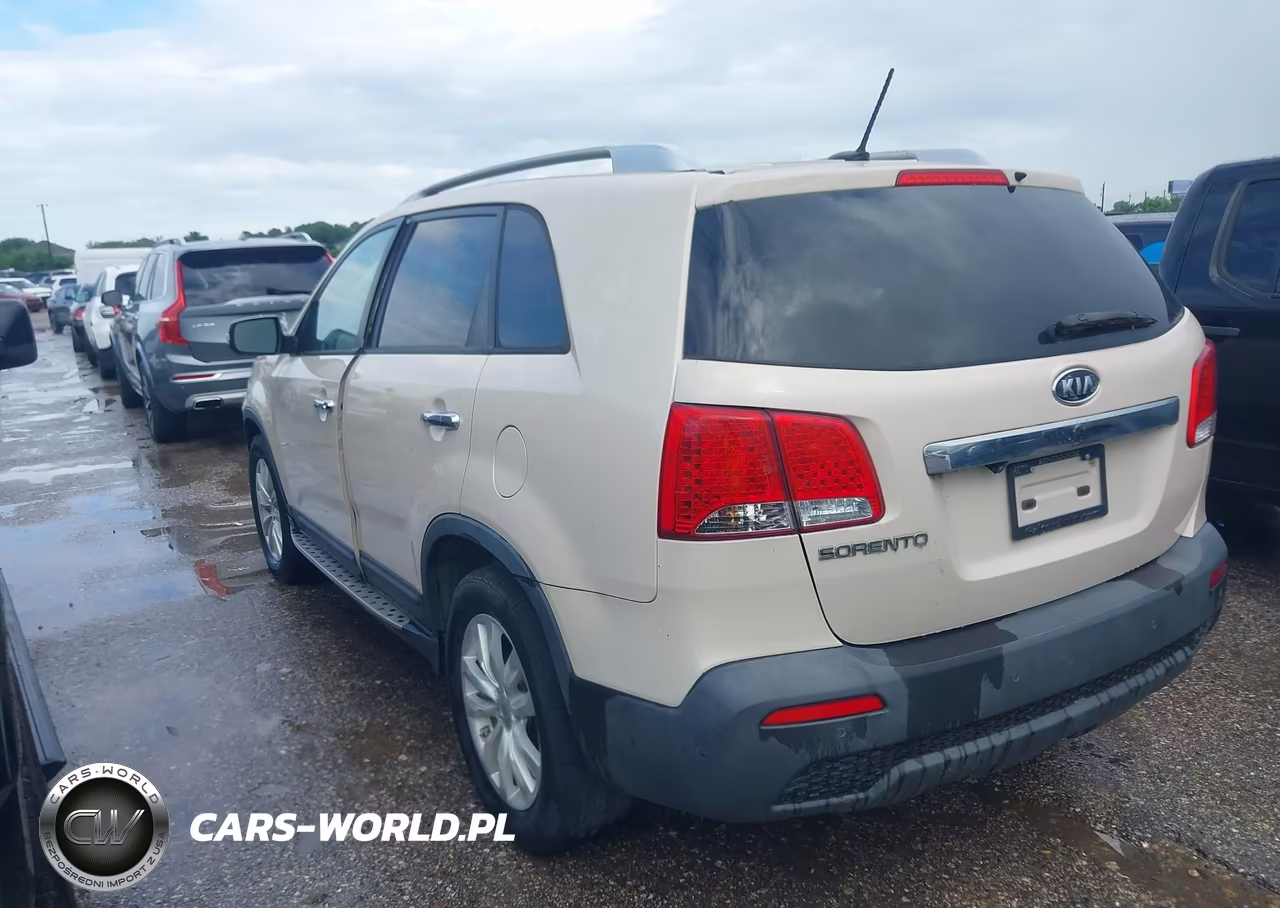 2011 Kia Sorento Lx V6 VIN:5XYKT4A26BG065861 - 3