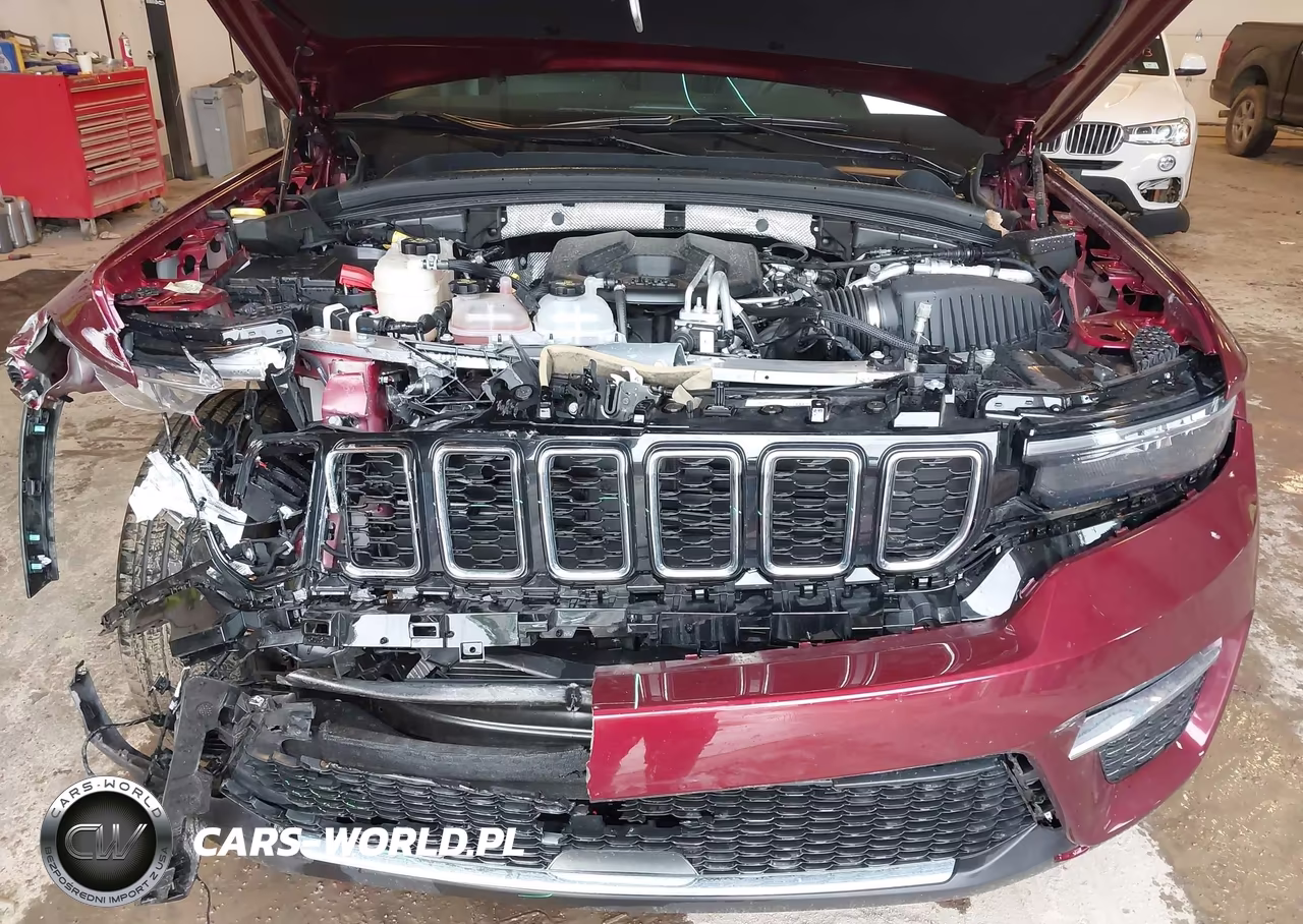 2025 Jeep Grand Cherokee 4Xe VIN:1C4RJYB61S8689409 - 10