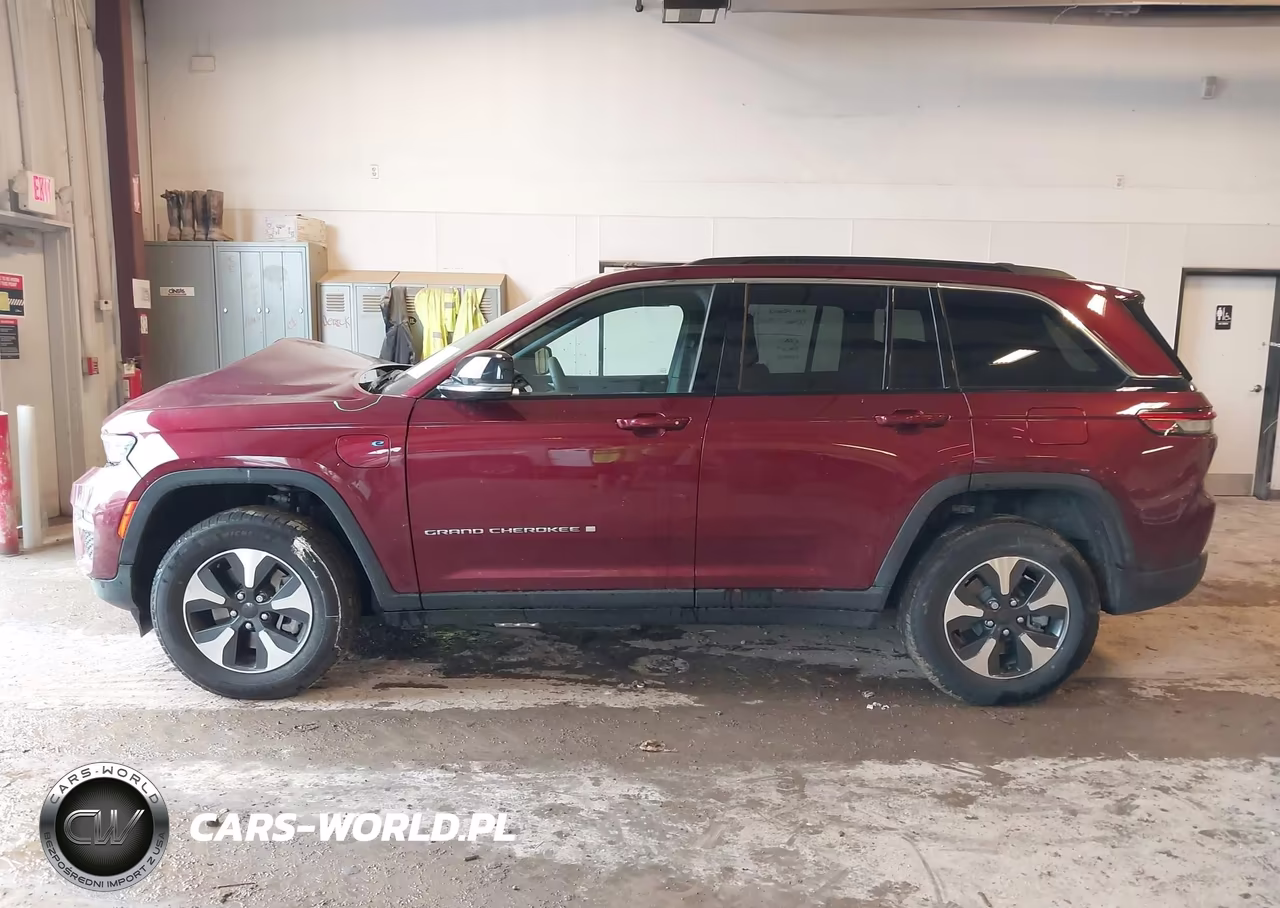 2025 Jeep Grand Cherokee 4Xe VIN:1C4RJYB61S8689409 - 14