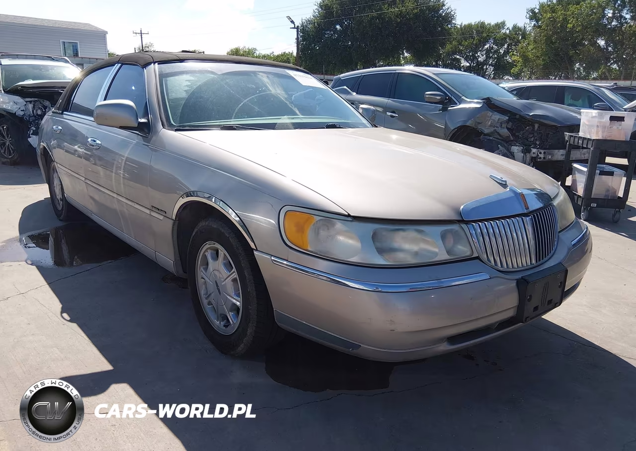 2000 Lincoln Town Car Signature