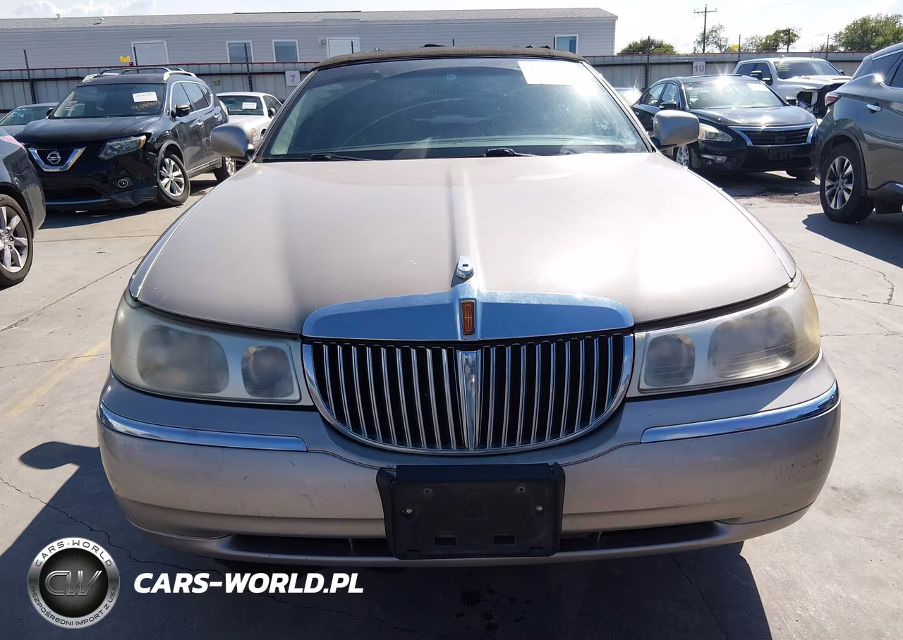 2000 Lincoln Town Car Signature VIN:1LNHM82W3YY933701 - 12
