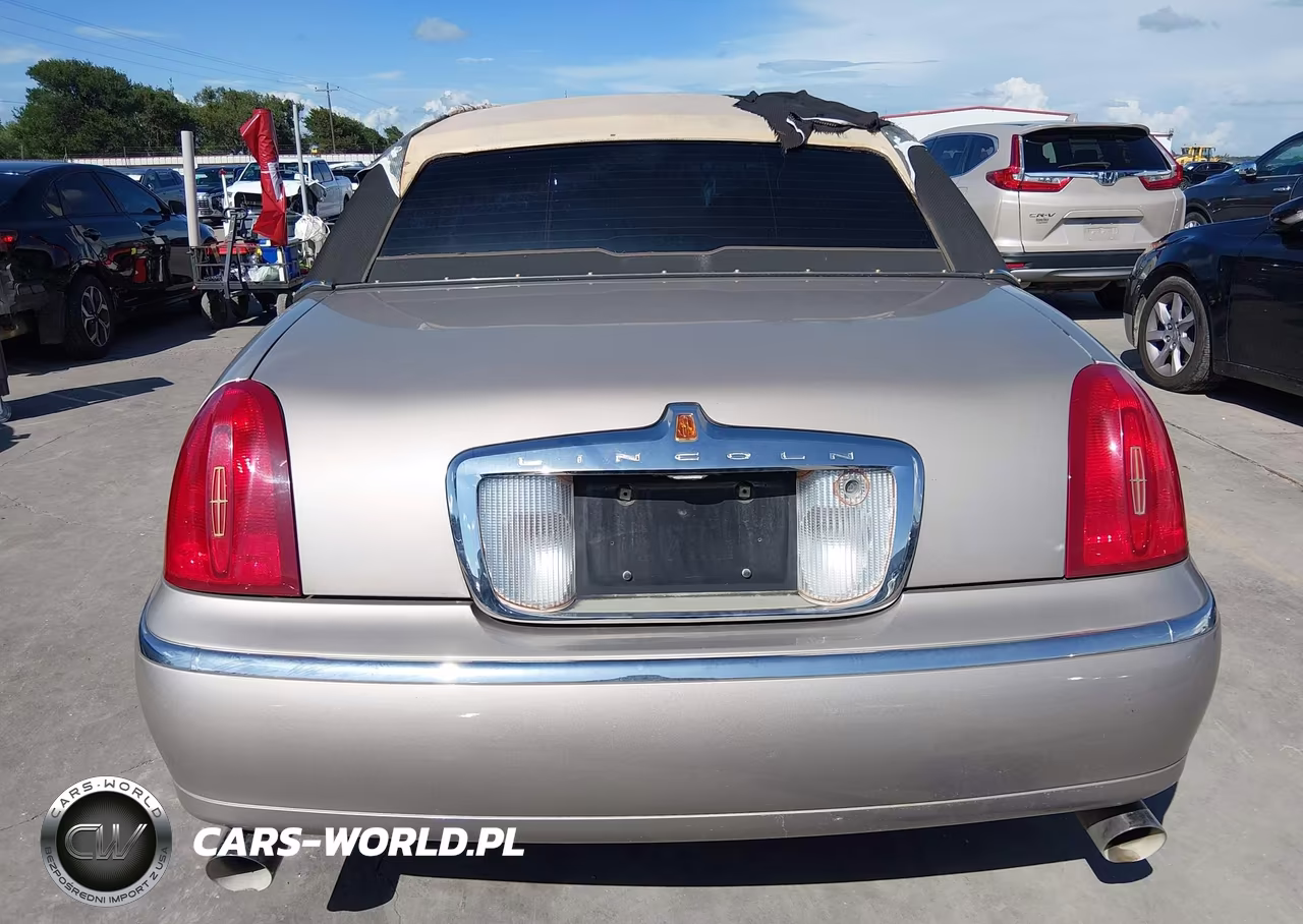 2000 Lincoln Town Car Signature VIN:1LNHM82W3YY933701 - 16