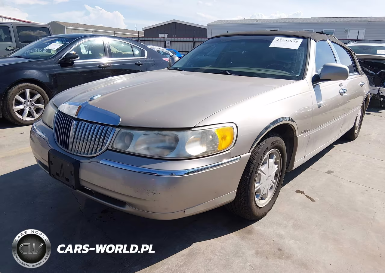 2000 Lincoln Town Car Signature VIN:1LNHM82W3YY933701 - 2