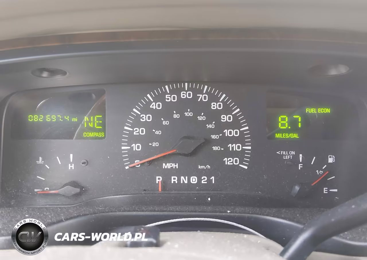 2000 Lincoln Town Car Signature VIN:1LNHM82W3YY933701 - 7