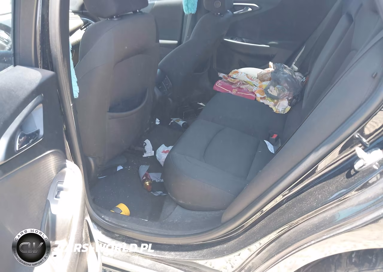 2018 Chevrolet Malibu Lt VIN:1G1ZD5ST1JF156782 - 8
