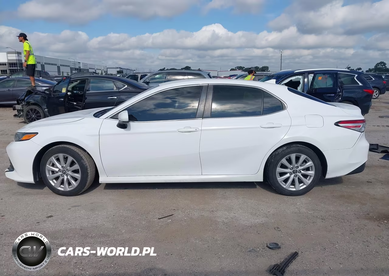 2019 Toyota Camry Le VIN:4T1B11HK3KU789284 - 13