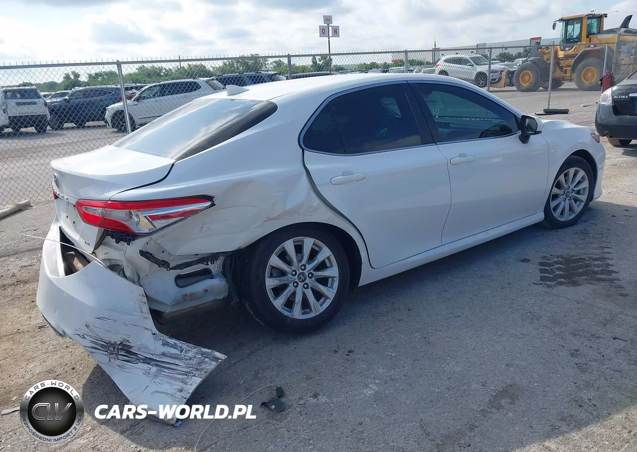 2019 Toyota Camry Le VIN:4T1B11HK3KU789284 - 4