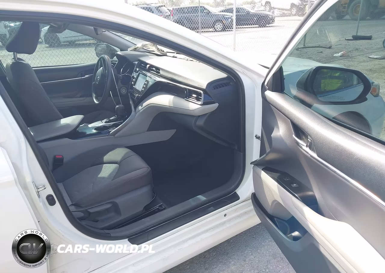 2019 Toyota Camry Le VIN:4T1B11HK3KU789284 - 5