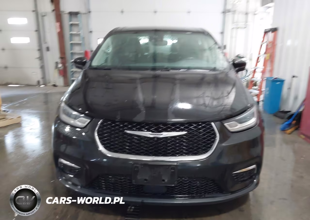 2023 Chrysler Pacifica Hybrid Touring L VIN:2C4RC1L70PR572747 - 17