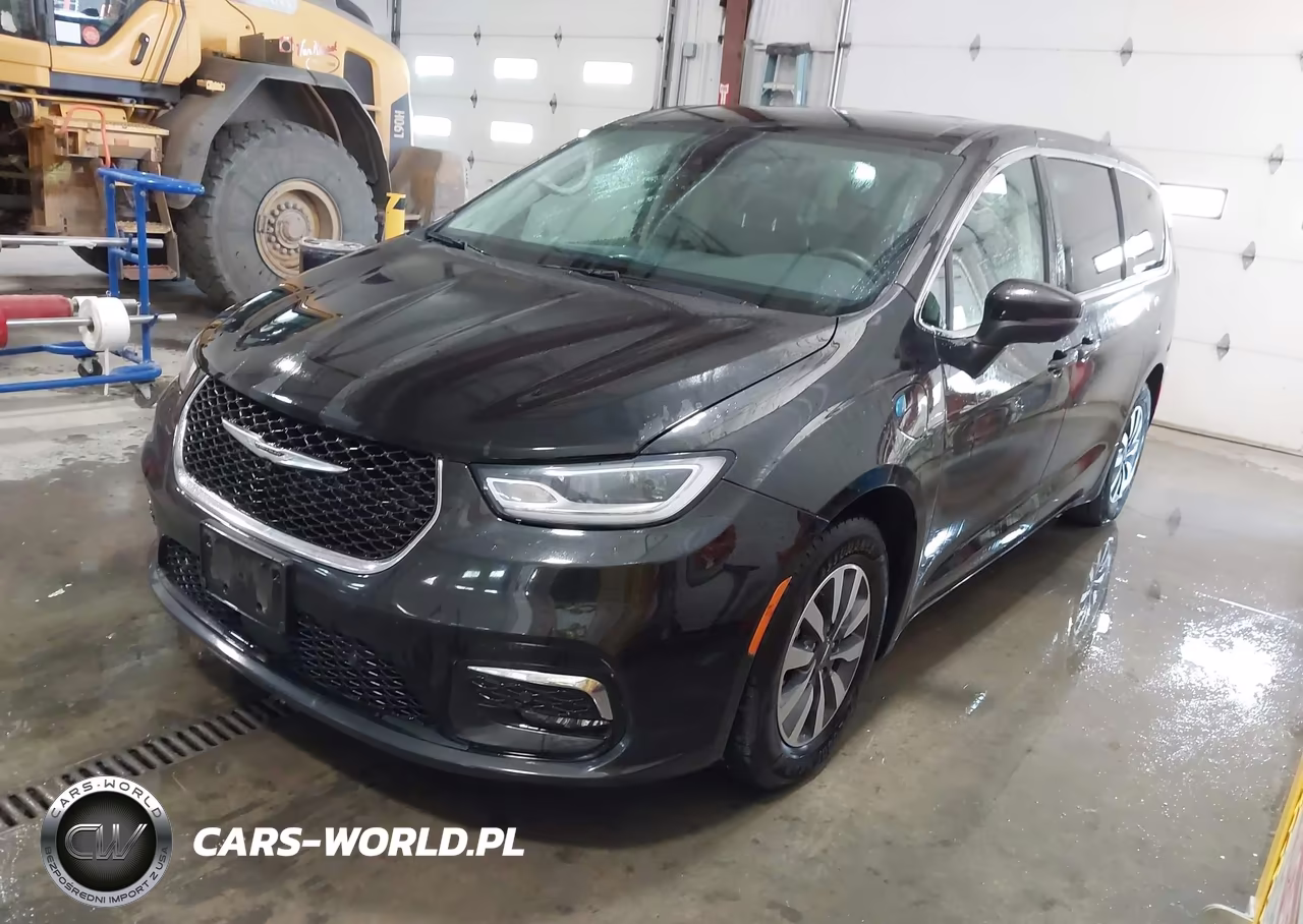 2023 Chrysler Pacifica Hybrid Touring L VIN:2C4RC1L70PR572747 - 2